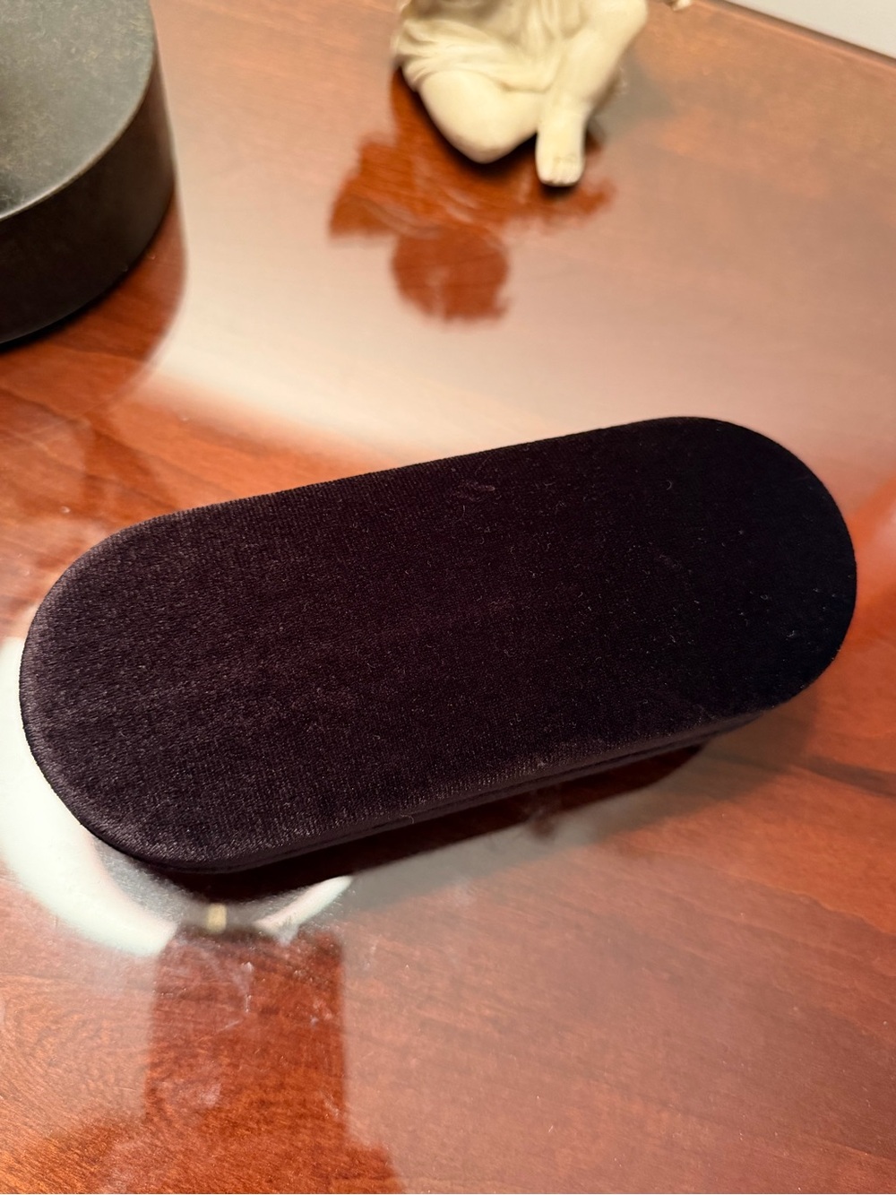 Tom Ford - Velvet Sunglass Case with Logo - Picture 7 of 9